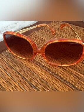 Wildfox Liz  Orange Tortoise Oversized Women's Sunglasses Gold Arms Retro Style